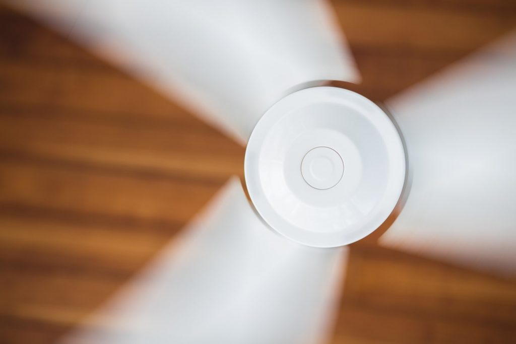6 Best Quietest Ceiling Fans for Bedroom That Will Keep You Cool (Winter 2023)