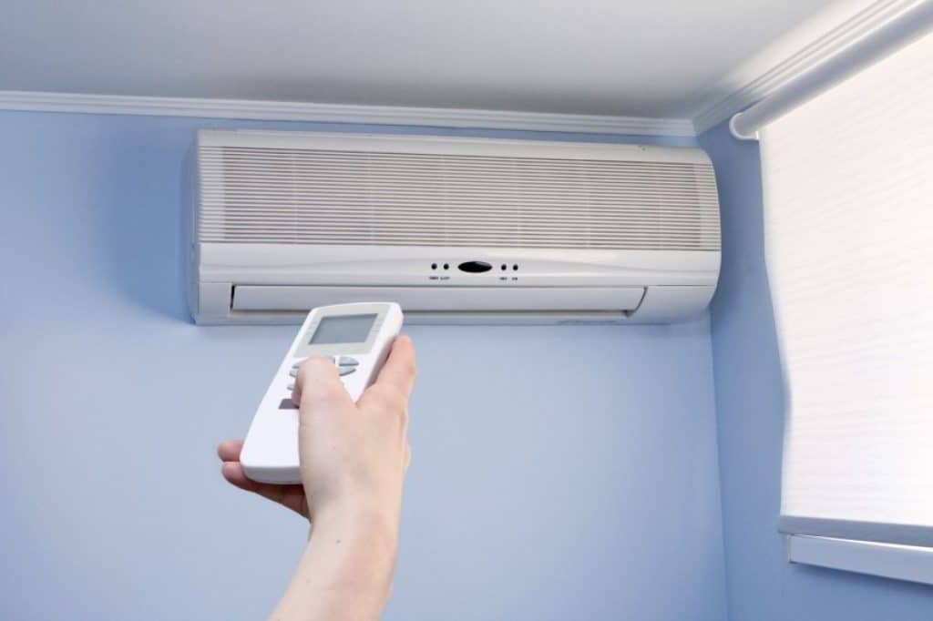 Dehumidifier Vs Air Conditioner: What's the Difference and Which one to Choose?